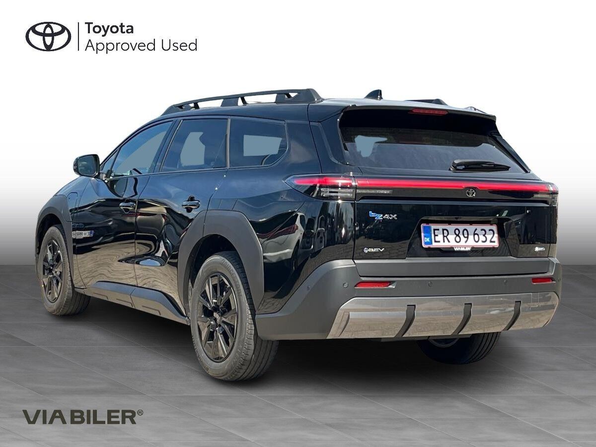 Sort Toyota bZ4X Touring fra 2026