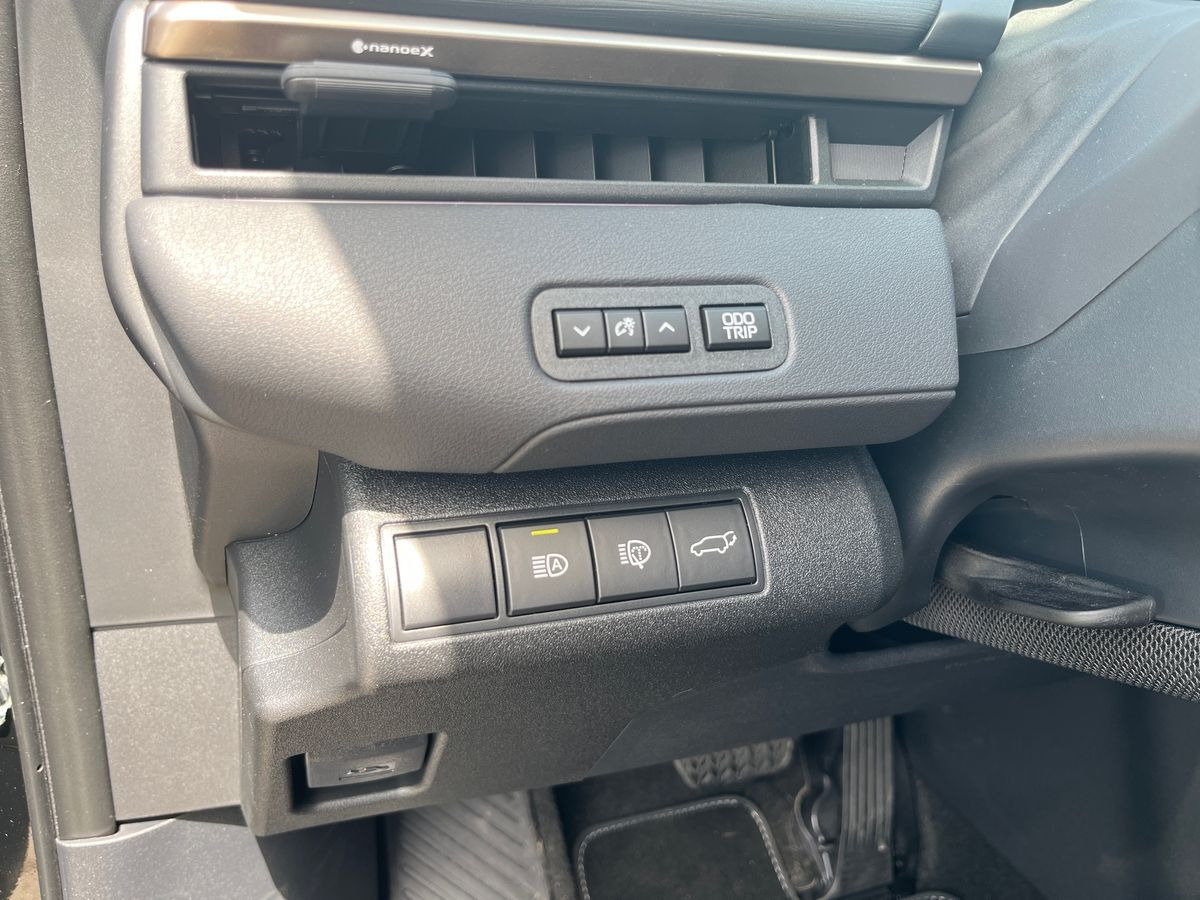 Sort Toyota bZ4X Touring fra 2026