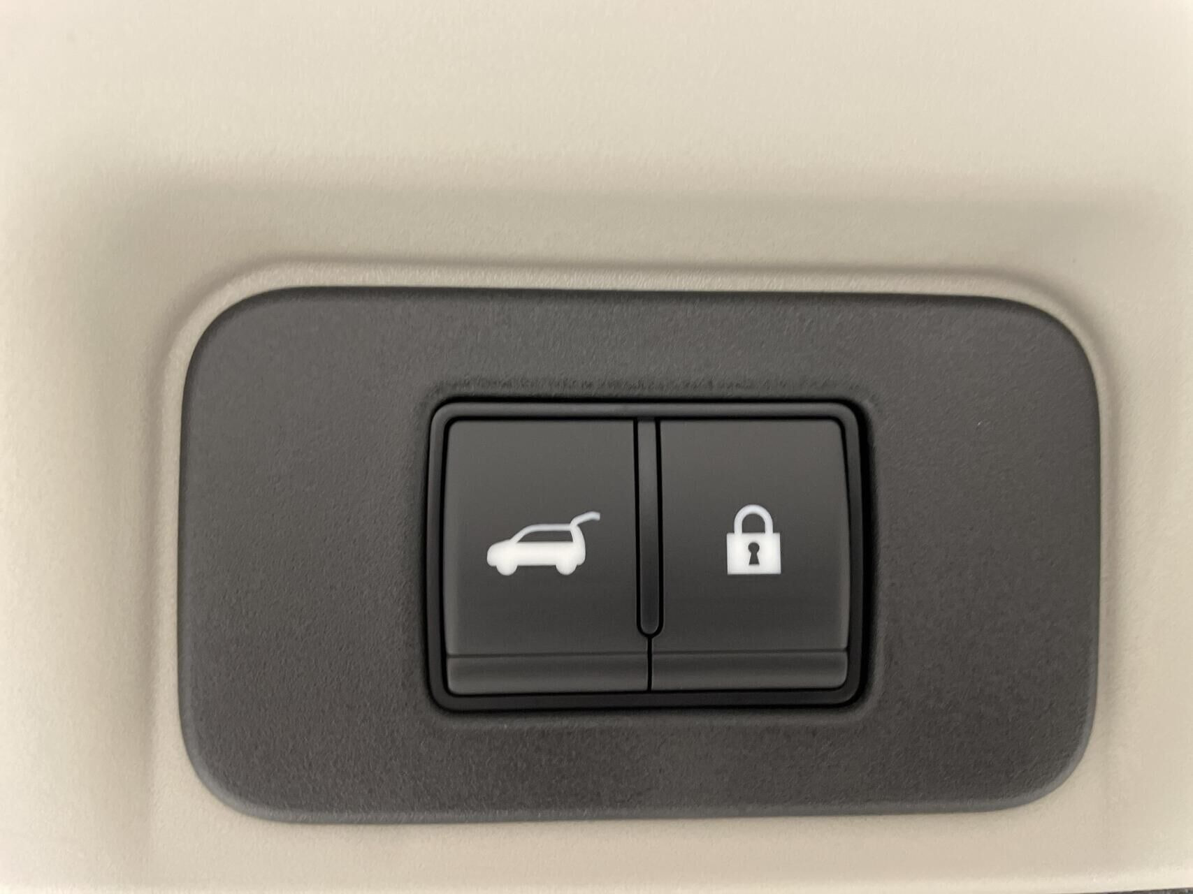 Grå Nissan Ariya fra 2026