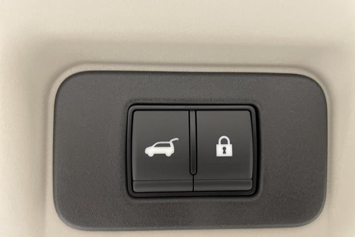 Grå Nissan Ariya fra 2026