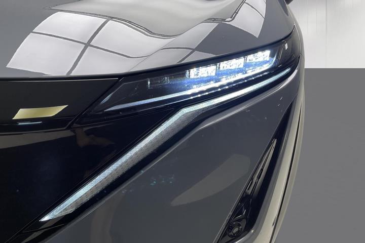Grå Nissan Ariya fra 2026