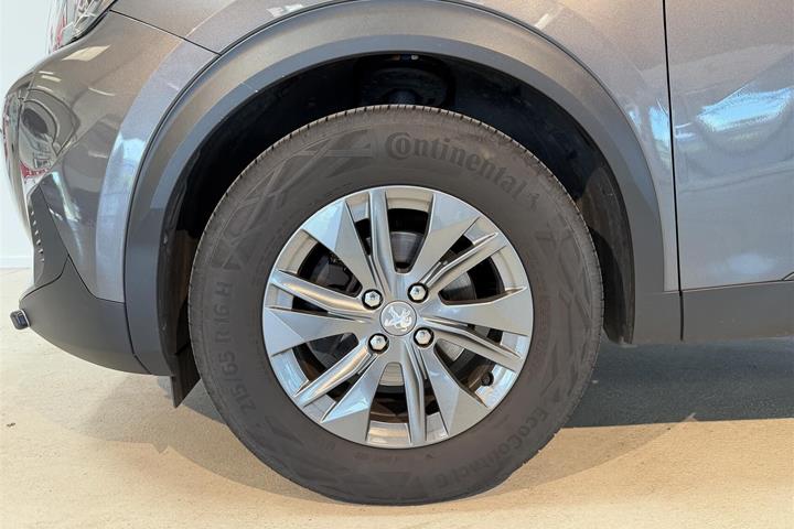 Grå Peugeot 2008 fra 2022
