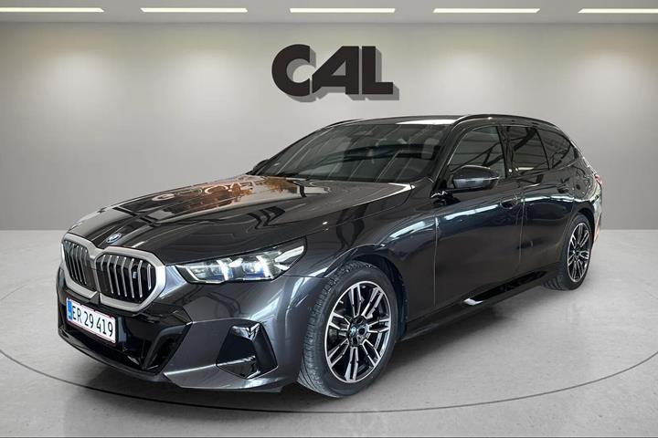 Grå BMW i5 fra 2026 set udefra