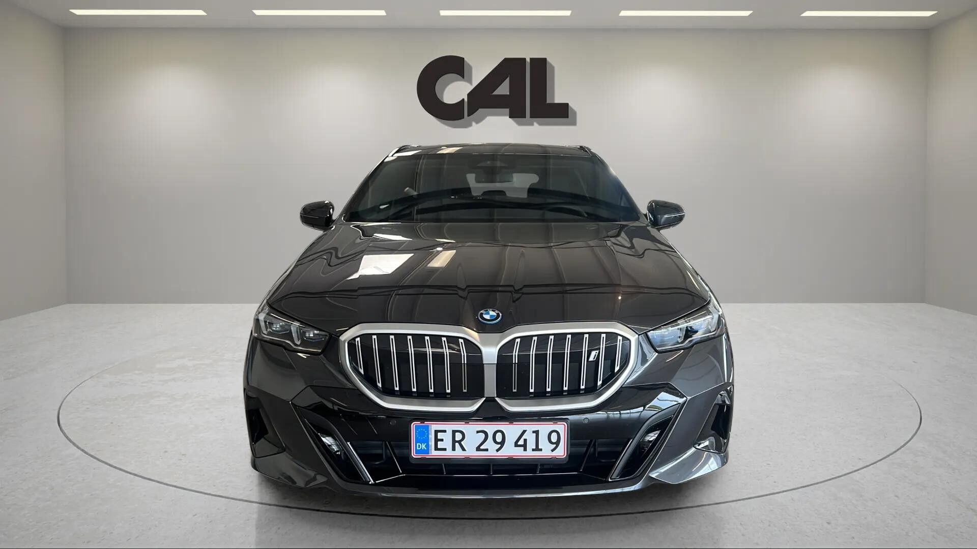 Grå BMW i5 fra 2026