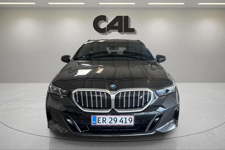 Grå BMW i5 fra 2026