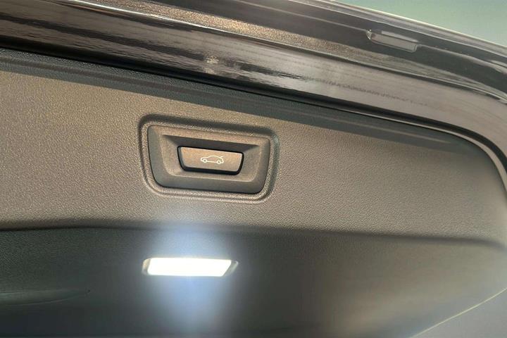 Grå BMW i5 fra 2026