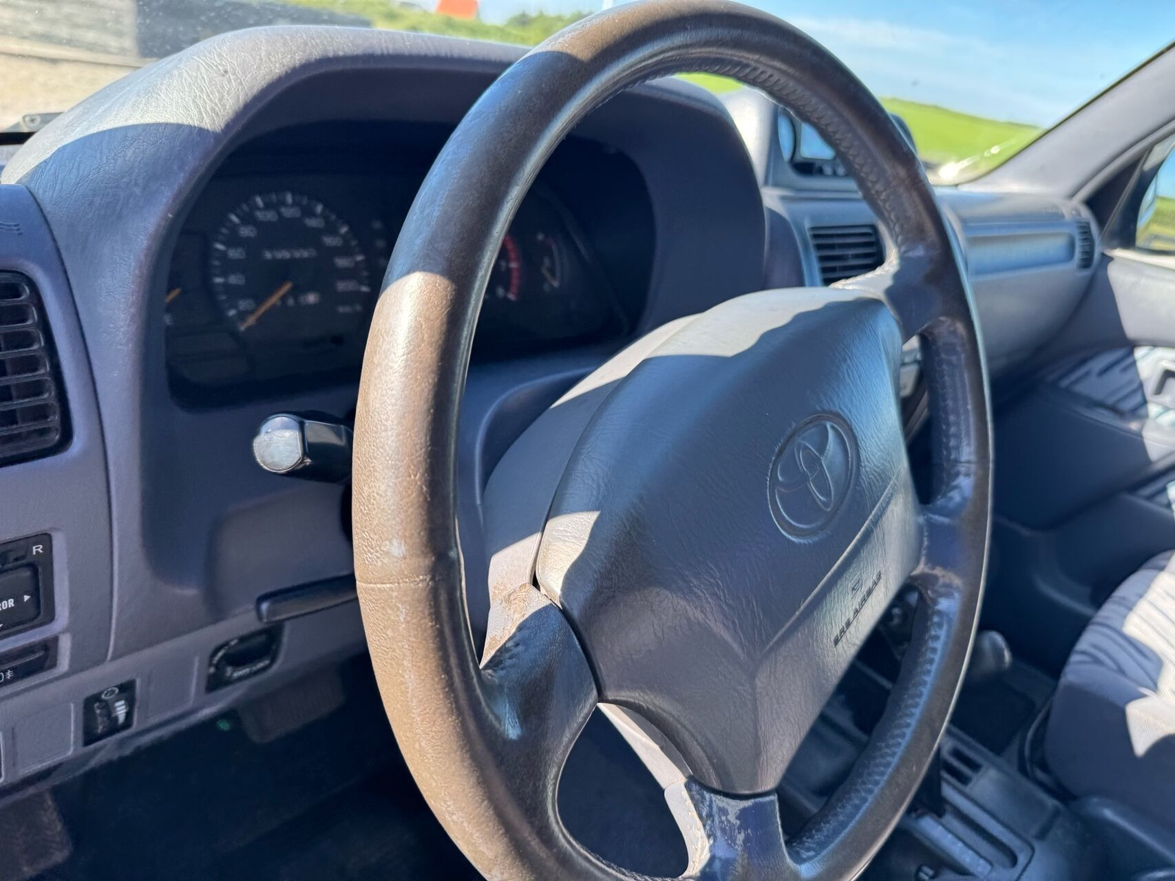 undefined Toyota Landcruiser GX90 fra 1998 set indefra