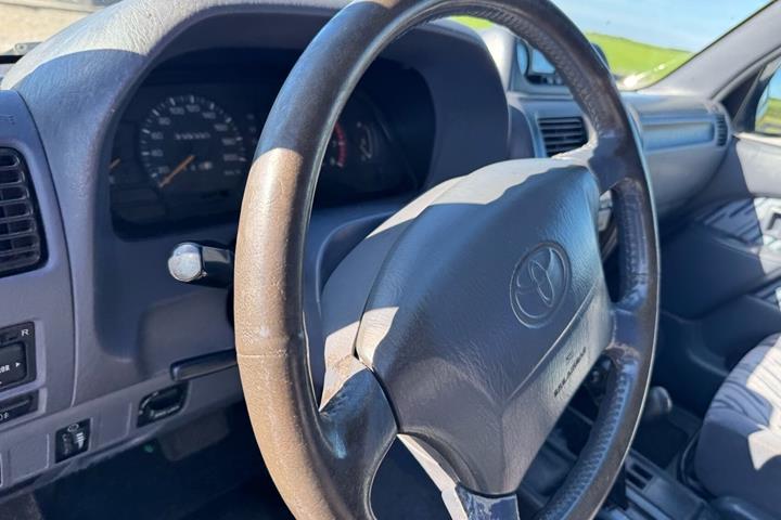 undefined Toyota Landcruiser GX90 fra 1998 set indefra