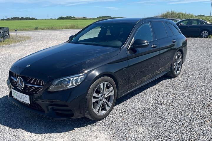 Sort Mercedes C300 de fra 2020