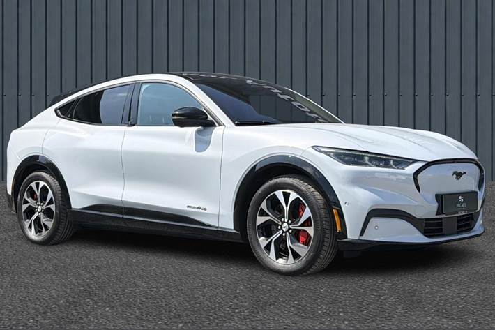 Hvid Ford Mustang Mach-E fra 2023