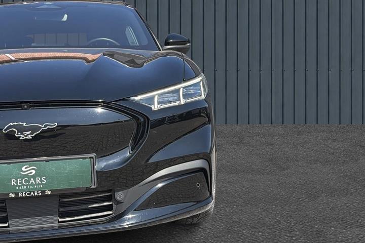 Sort Ford Mustang Mach-E fra 2023