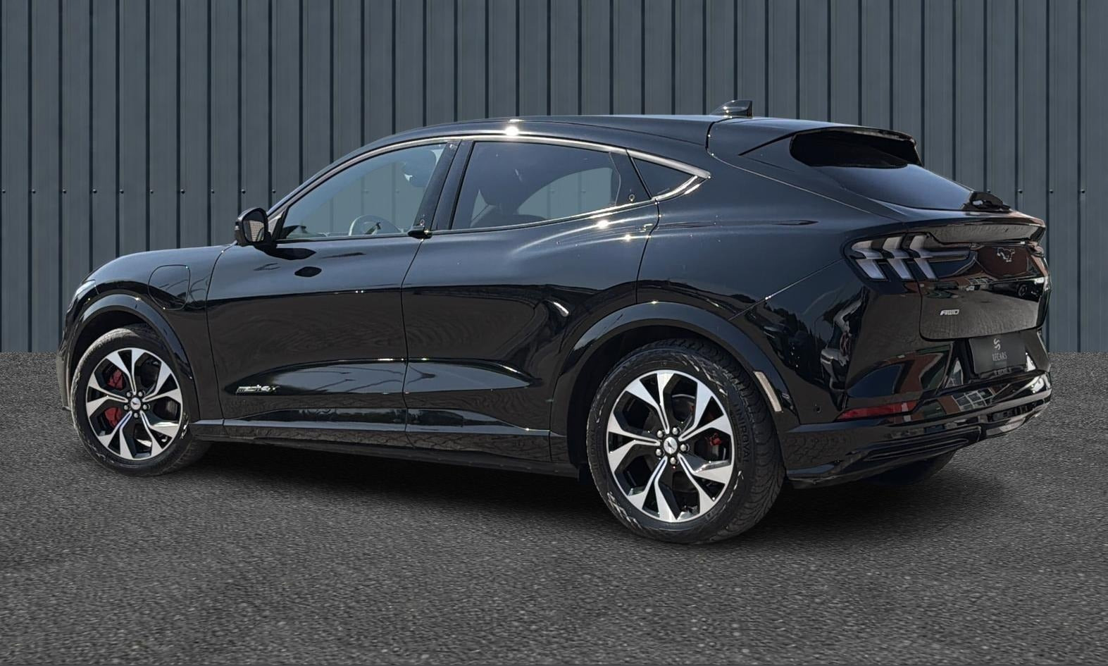 Sort Ford Mustang Mach-E fra 2023