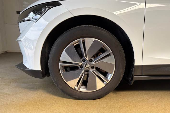 Hvid Skoda Enyaq fra 2021