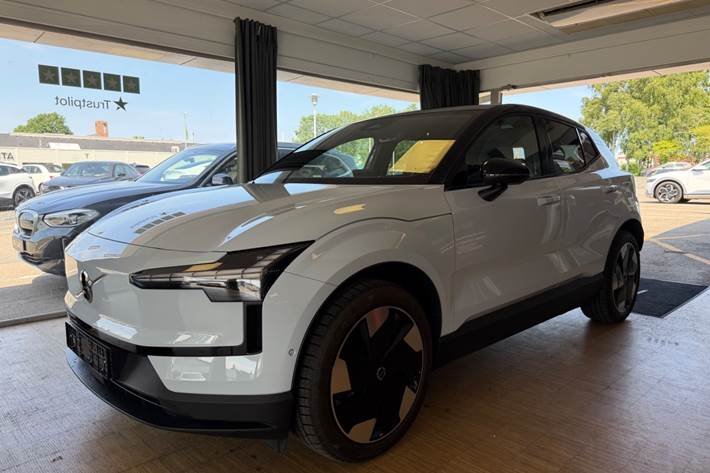 Hvid Volvo EX30 fra 2025