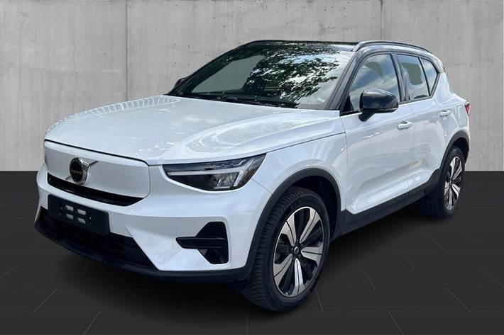 Hvid Volvo XC40 fra 2022 set udefra