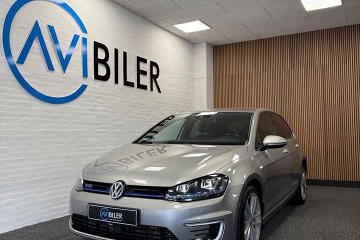 Sølv VW Golf VII fra 2016
