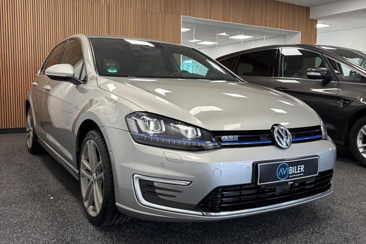 Sølv VW Golf VII fra 2016