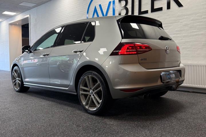 Sølv VW Golf VII fra 2016