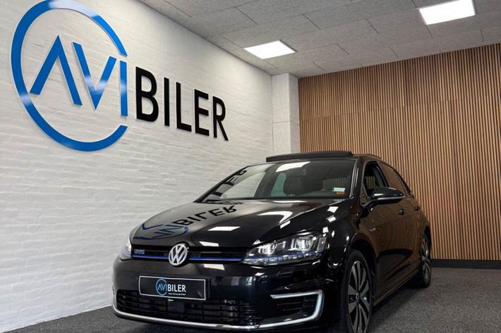 Sort VW Golf VII fra 2016