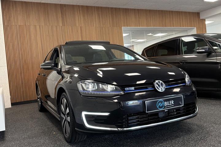 Sort VW Golf VII fra 2016