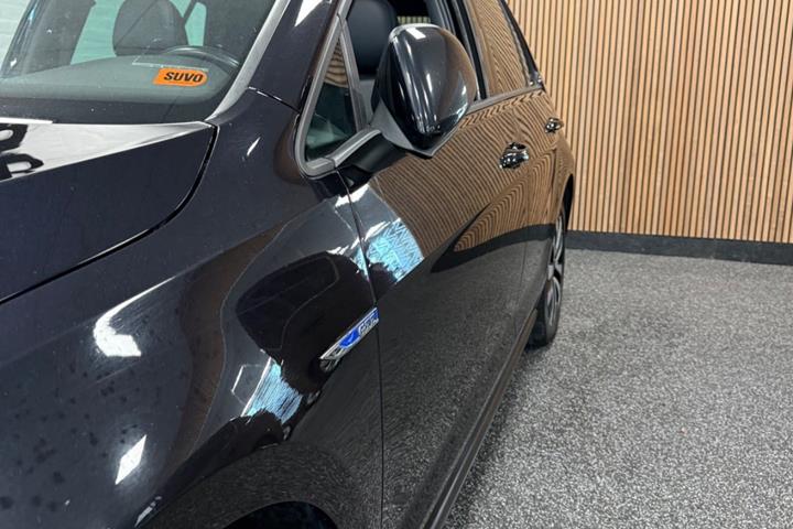 Sort VW Golf VII fra 2016