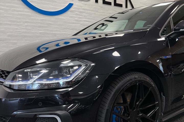 Sort VW Golf VII fra 2019