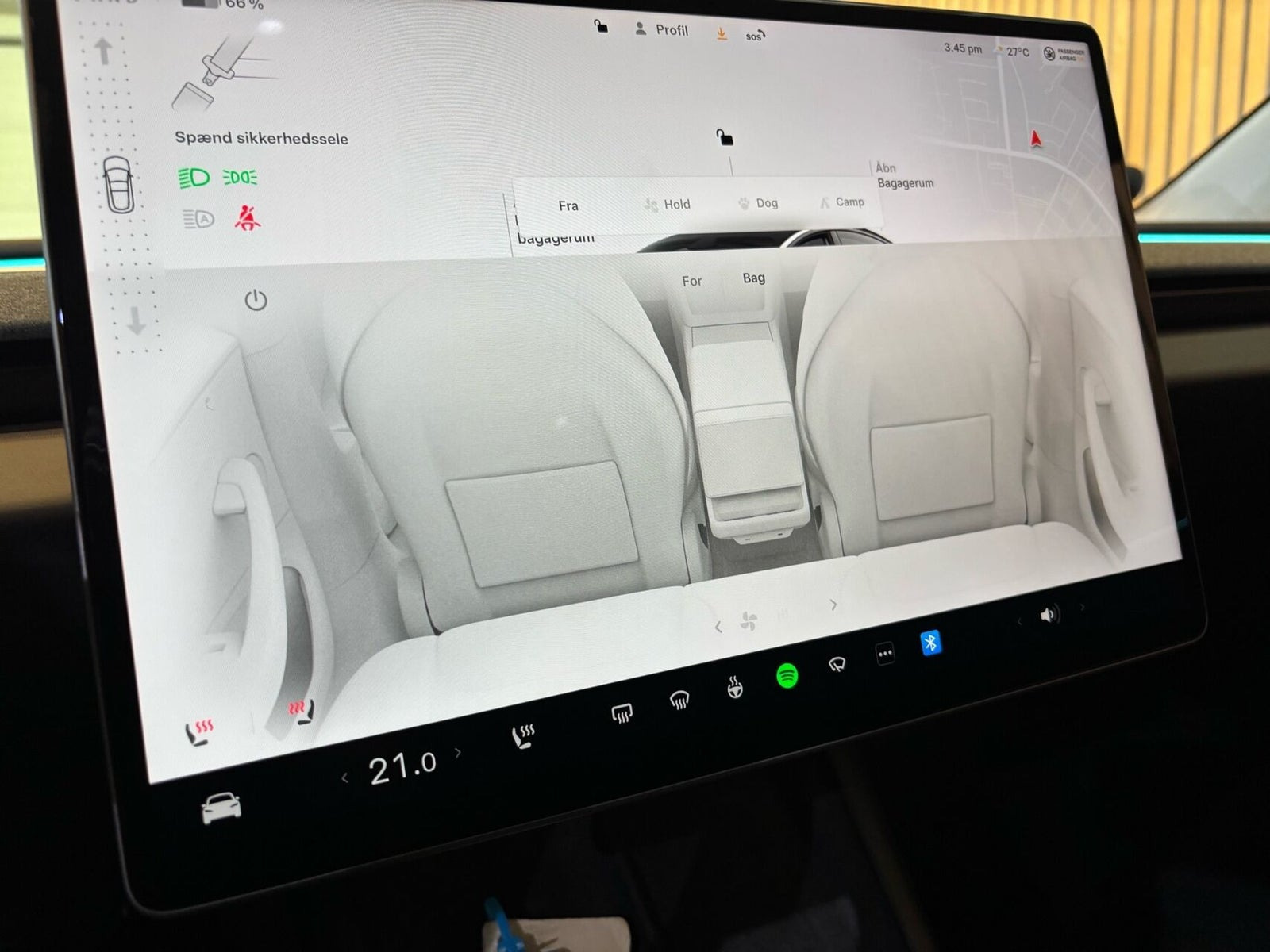 Sort Tesla Model 3 fra 2024