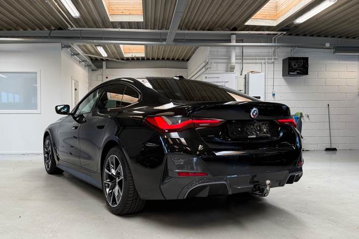 Sort BMW i4 fra 2023