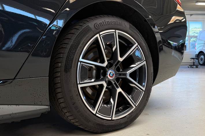 Sort BMW i4 fra 2023