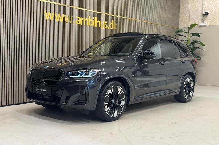 Grå BMW iX3 fra 2023