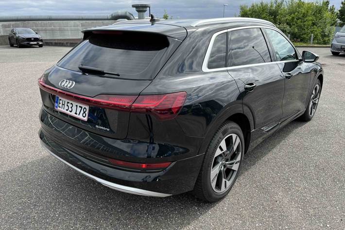 Sort Audi e-tron fra 2020