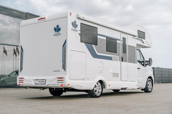 Hvid Ahorn Camp A690 fra 2025 set udefra