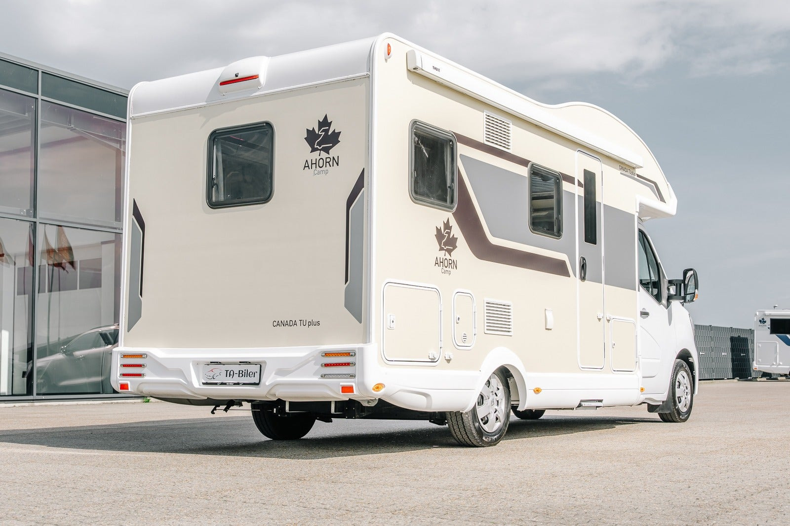Beige Ahorn Canada TU fra 2023 set udefra