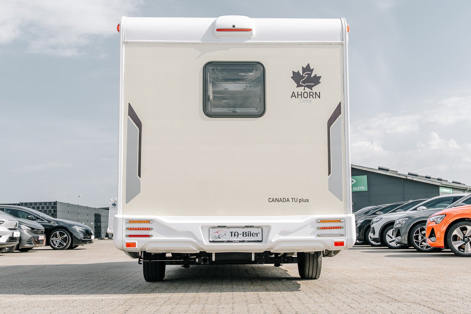 Beige Ahorn Canada TU fra 2023 set udefra
