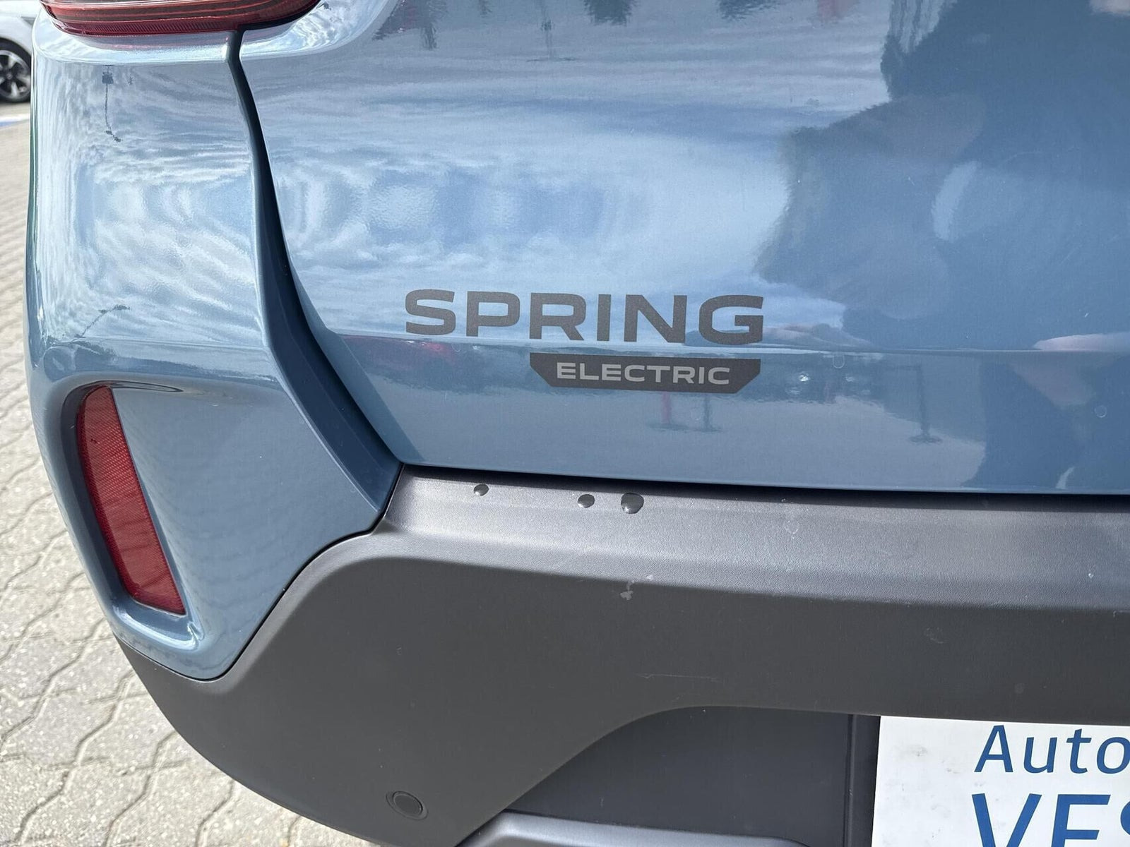 Blå Dacia Spring fra 2023