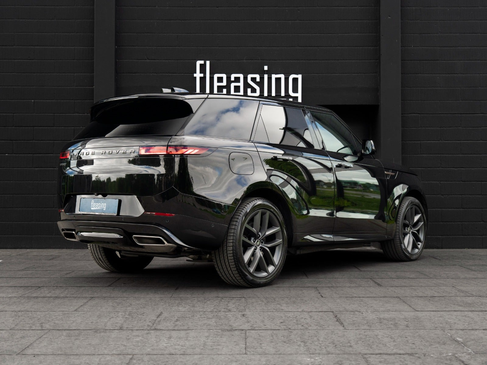 Sort Land Rover Range Rover sport fra 2024