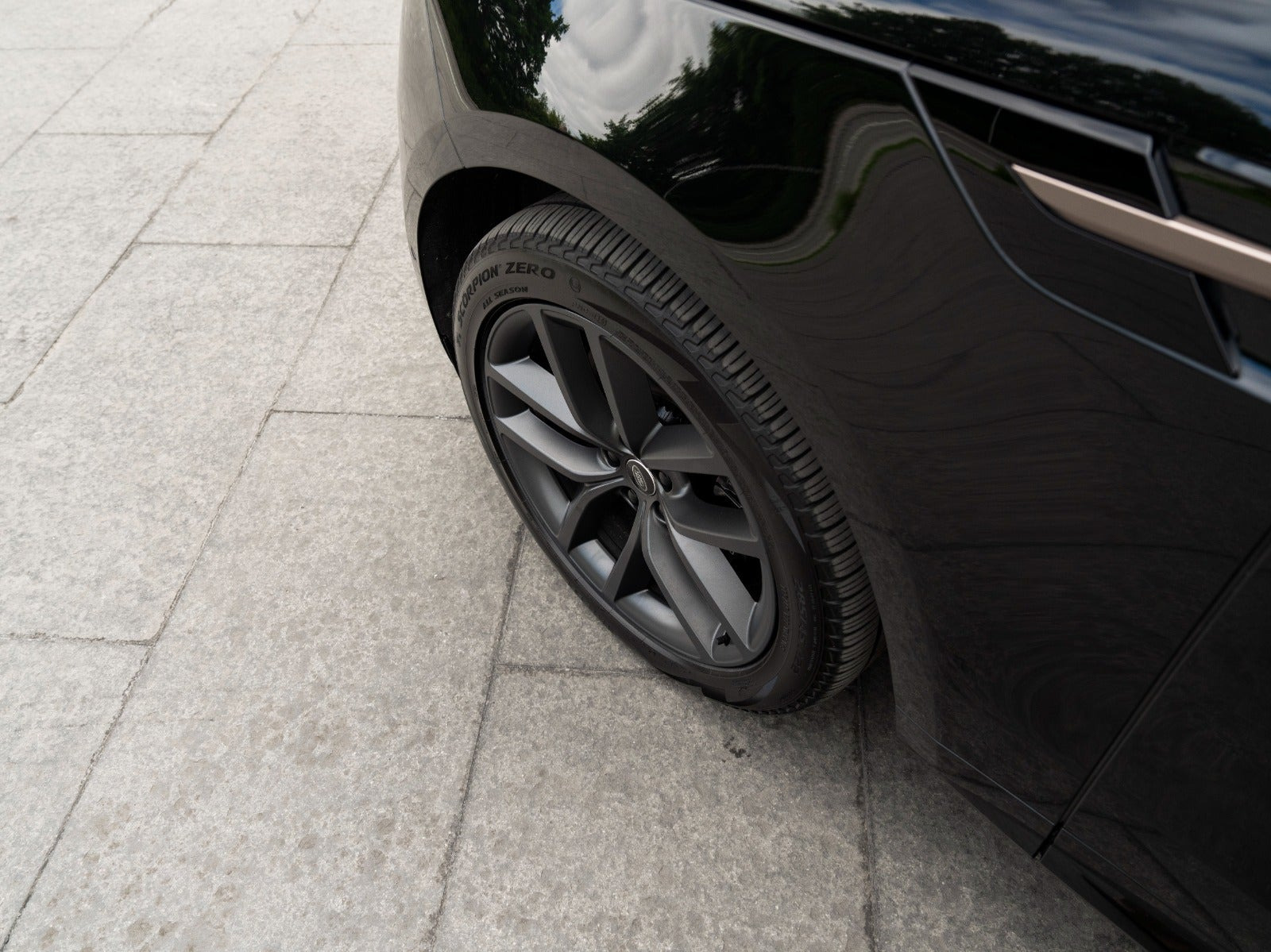 Sort Land Rover Range Rover sport fra 2024