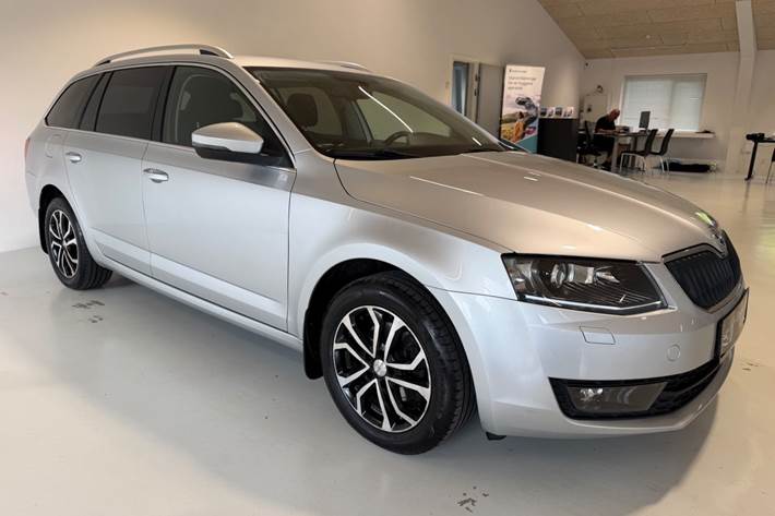 Sølv Skoda Octavia fra 2016