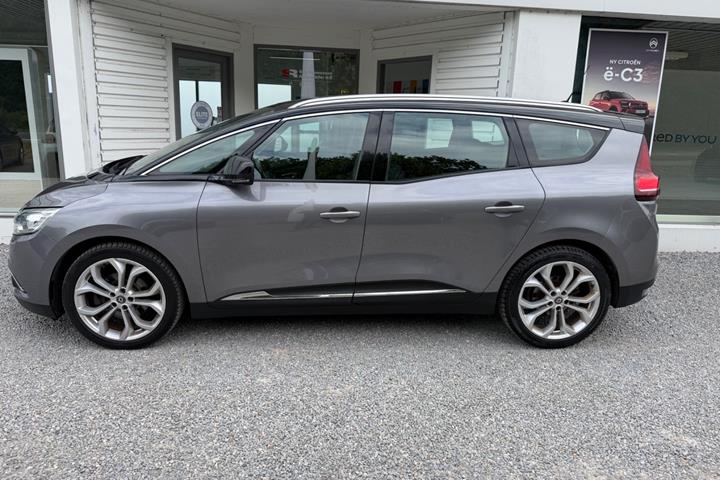 Grå Renault Grand Scenic IV fra 2018