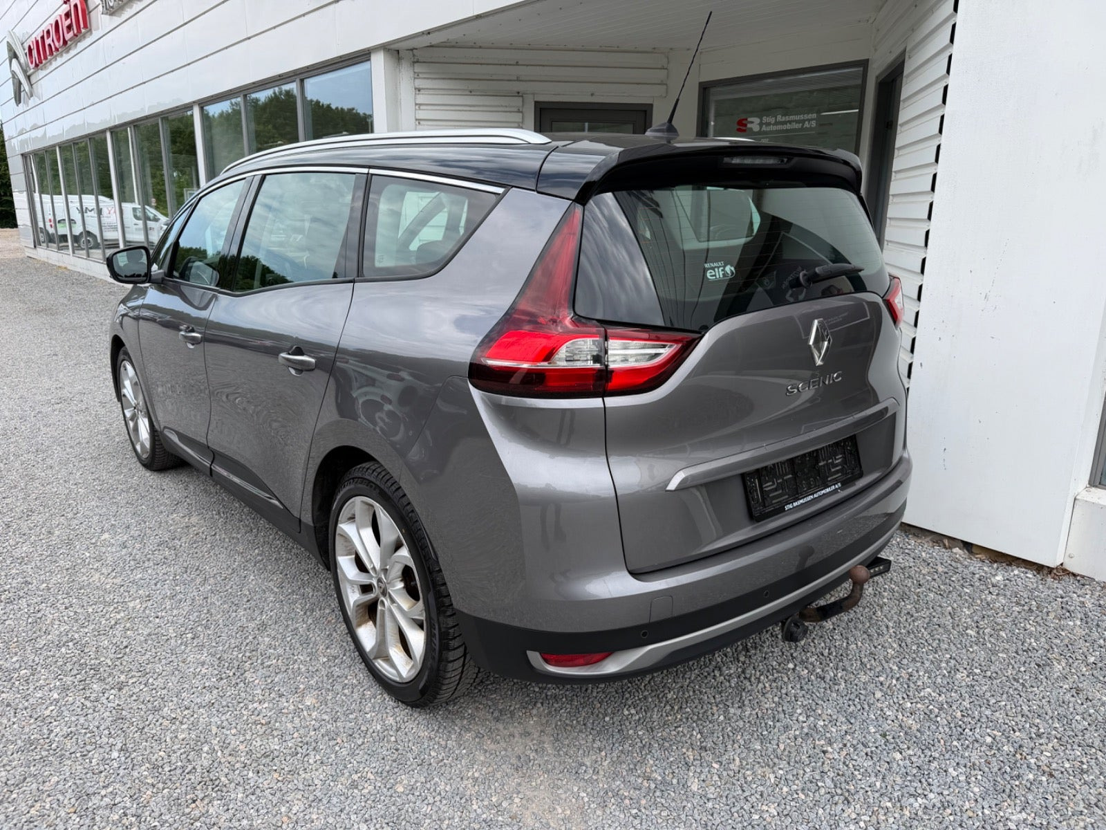Grå Renault Grand Scenic IV fra 2018