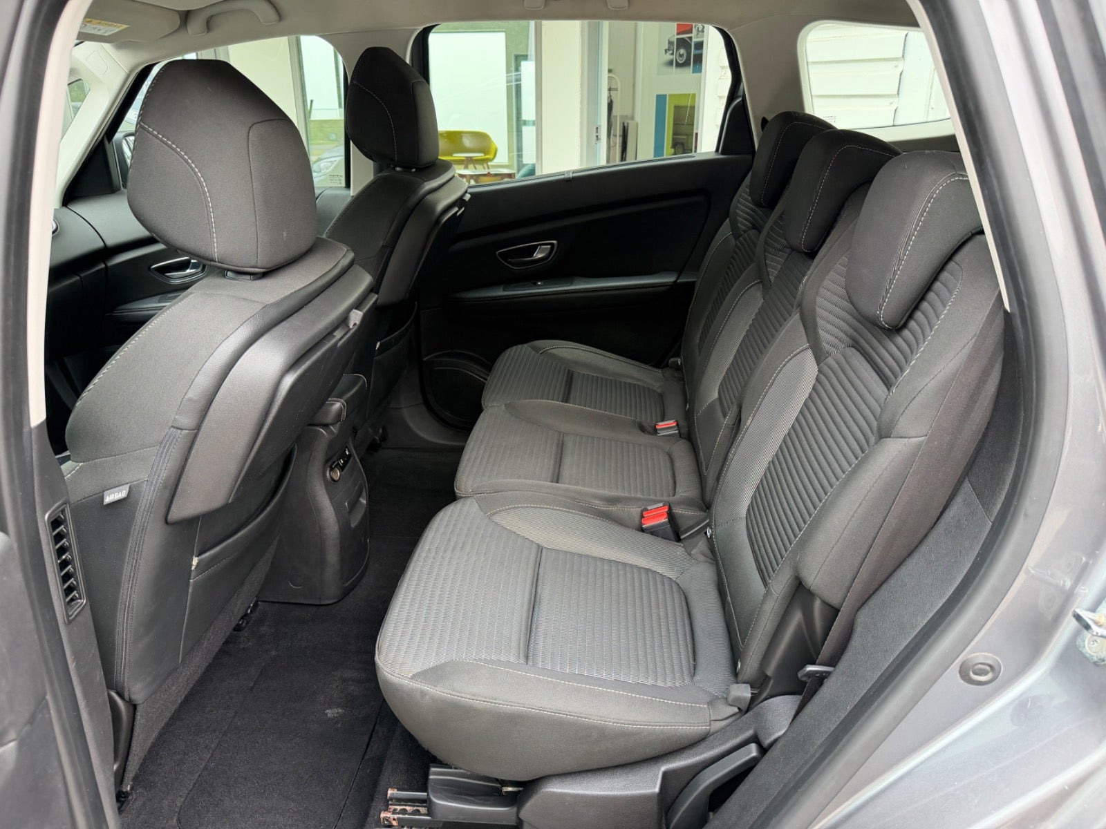 Grå Renault Grand Scenic IV fra 2018