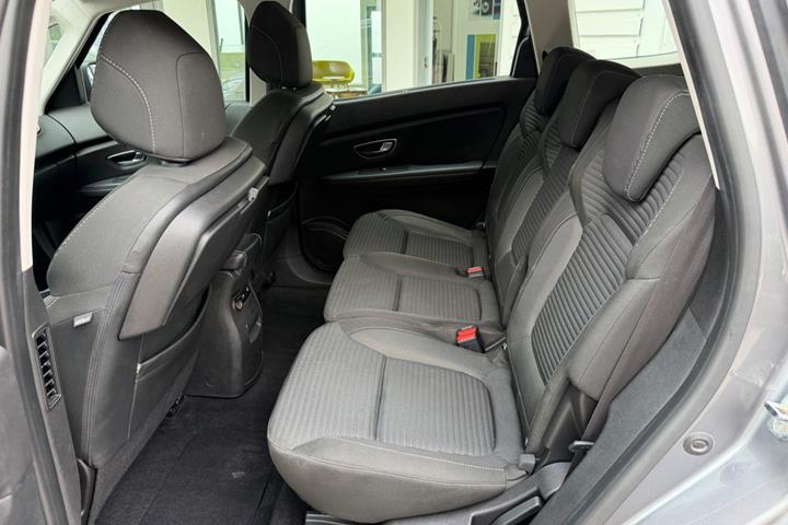 Grå Renault Grand Scenic IV fra 2018