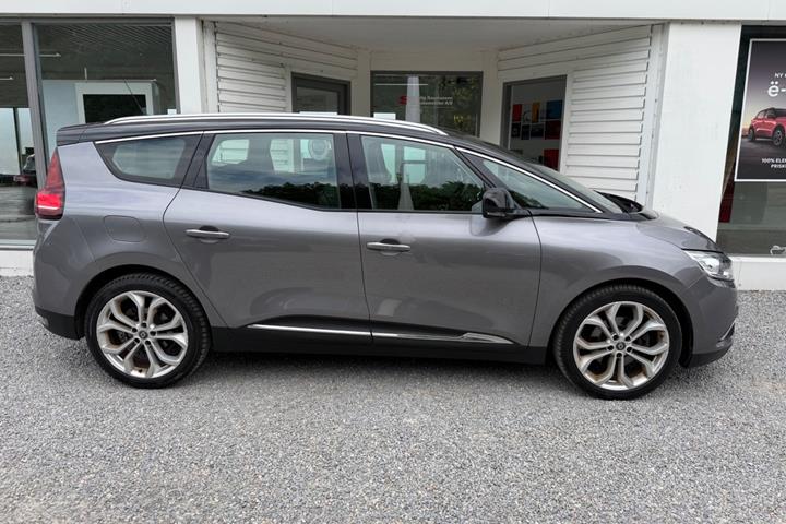 Grå Renault Grand Scenic IV fra 2018