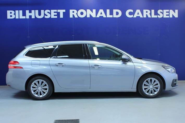 Grå Peugeot 308 fra 2018