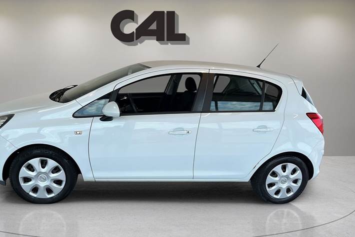 Hvid Opel Corsa fra 2014