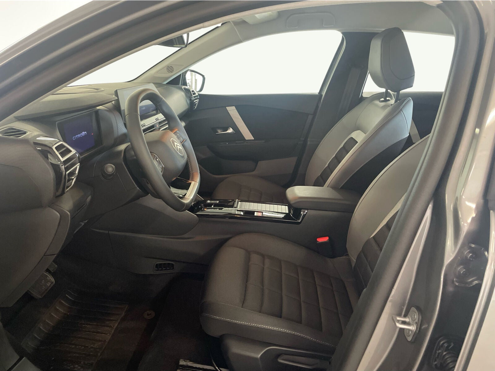 Grå Citroën ë-C4 fra 2025
