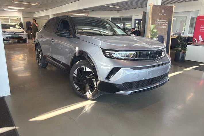 Grå Opel Mokka-e fra 2025