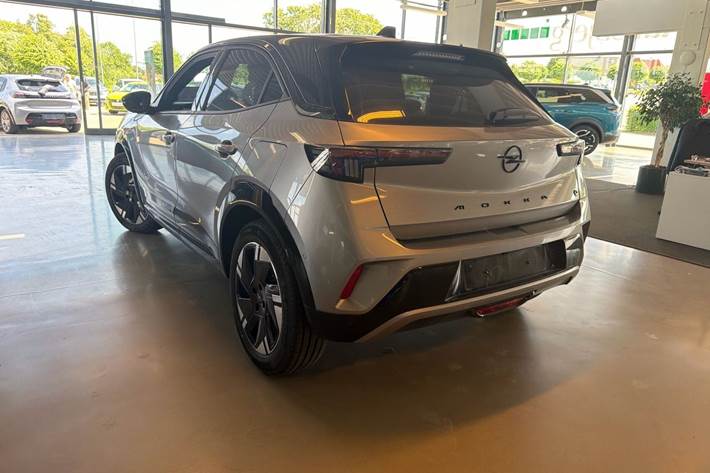 Grå Opel Mokka-e fra 2025