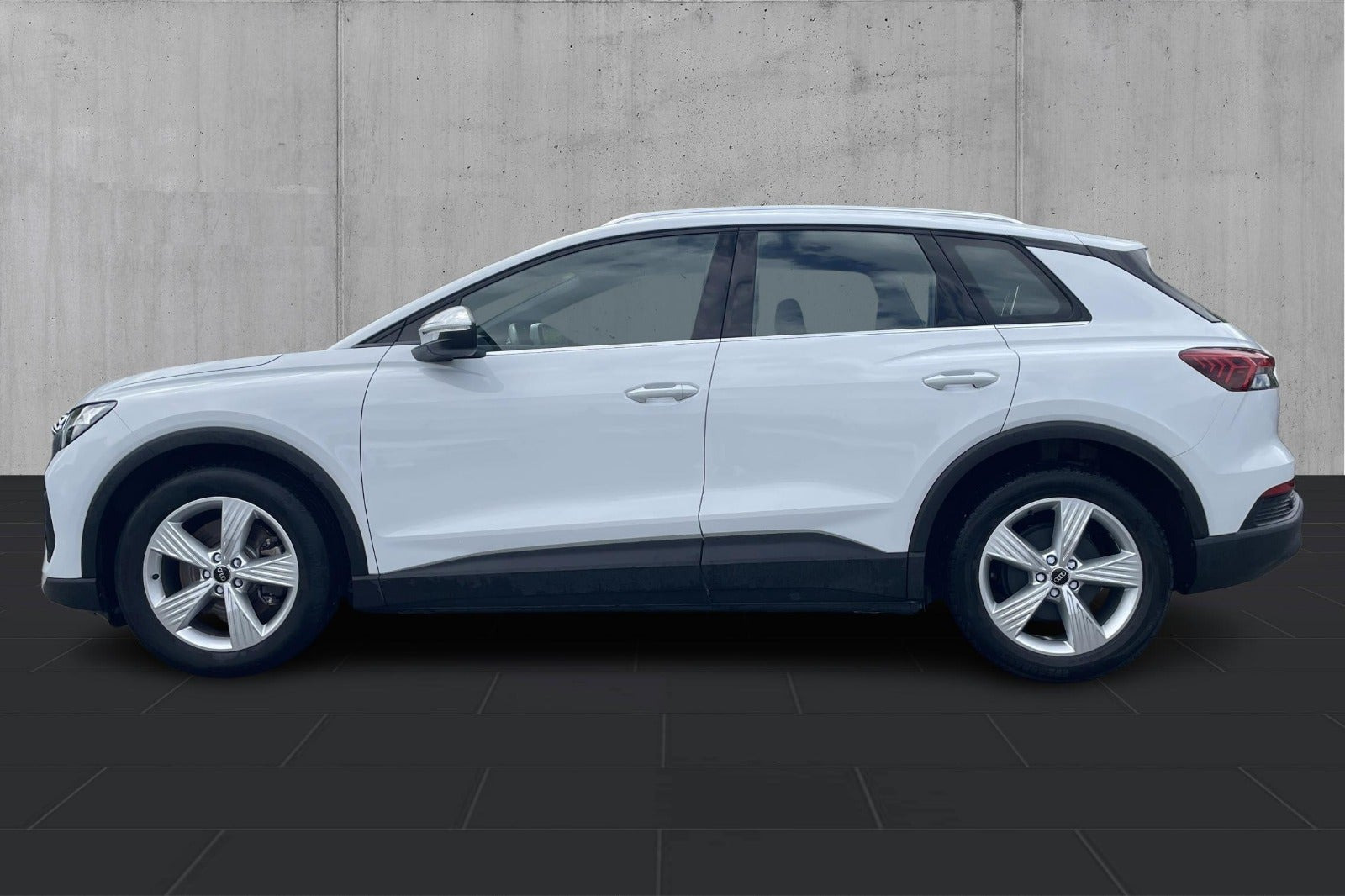 Hvid Audi Q4 e-tron fra 2023