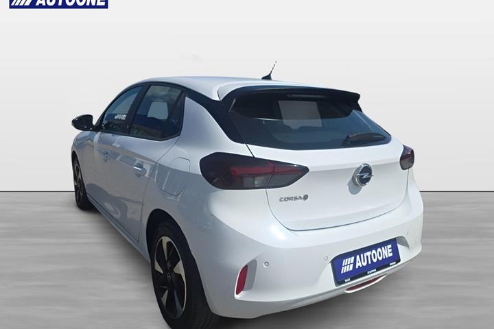 Hvid Opel Corsa-e fra 2021